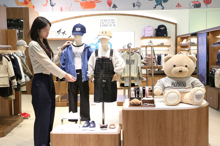 [대구=뉴시스] 대구 신세계백화점은 7층 아동 의류 존에 '아프리콧 스튜디오'와 '마리떼 프랑소와 저버 키즈' 매장을 새롭게 선보인다. (사진=대구 신세계백화점 제공) 2025.09.29. photo@newsis.com *재판매 및 DB 금지