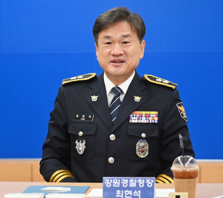 [춘천=뉴시스] 29일 최현석 신임 강원경찰청장은 강원경찰청 5층 제1회의실에서 도경찰청 지휘부와 도내 각 지역 경찰서장들이 화상으로 참석한 가운데, 취임사를 통해 “범죄와 사고로부터 도민의 안전한 일상을 지키겠다”고 밝혔다. 강원 경찰청 제공. *재판매 및 DB 금지