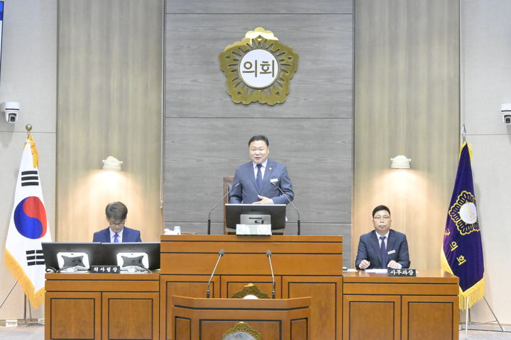 [순창=뉴시스] 29일 열린 순창군의회의 제297회 제2차 정례회 본회의, 손종석 의장이 회의를 진행 하고 있다. *재판매 및 DB 금지