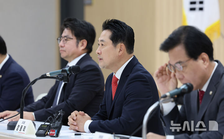 [인천=뉴시스] 전진환 기자 = 장동혁 국민의힘 대표가 29일 인천 중구 인천관광공사에서 열린 현장최고위원회의에서 발언하고 있다. 2025.09.29. amin2@newsis.com