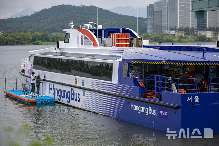 "한강버스 무탑승 시범운항 중 3차례 사고…숙련도 높였다"