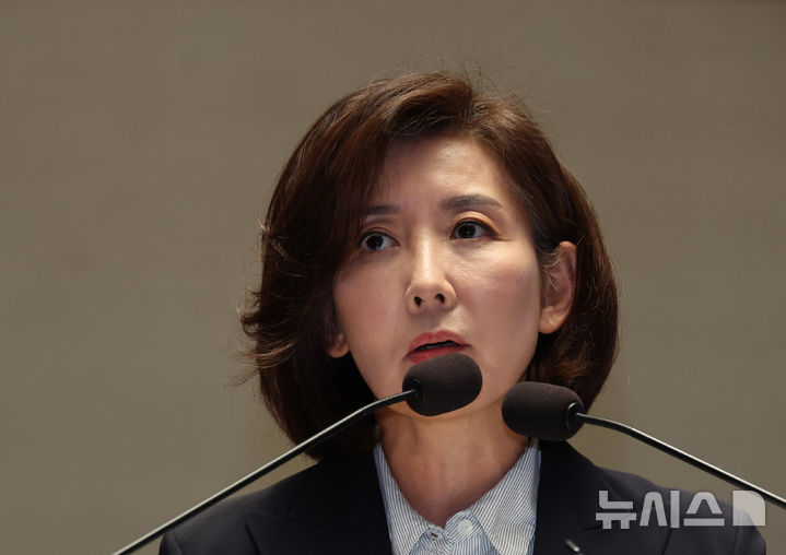 [서울=뉴시스] 김금보 기자 = 나경원 국민의힘 의원이 29일 오후 서울 여의도 국회에서 열린 정책 의원총회에서 주제발표를 하고 있다. 2025.09.29. kgb@newsis.com