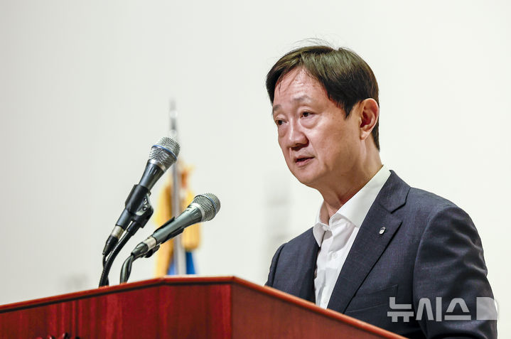 [서울=뉴시스] 정병혁 기자 = 이찬진 금융감독원장이 29일 서울 영등포구 금융감독원에서 열린 금융소비자보호 강화를 위한 임직원 결의대회에서 당부의 말을 하고 있다. 2025.09.29. jhope@newsis.com