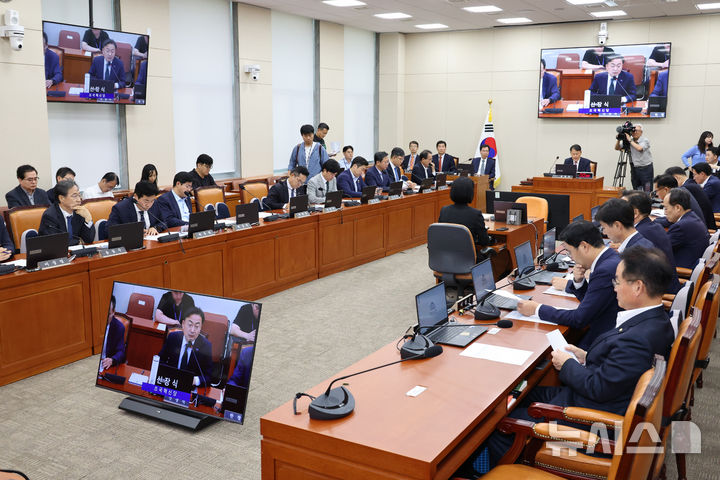 [서울=뉴시스] 김금보 기자 = 29일 오후 서울 여의도 국회에서 정무위원회 전체회의가 열리고 있다. 2025.09.29. kgb@newsis.com