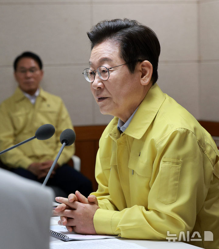 [서울=뉴시스] 고범준 기자 = 이재명 대통령이 29일 서울 중구 국립중앙의료원에서 열린 응급의료현장 간담회에서 발언하고 있다. 2025.09.29. bjko@newsis.com