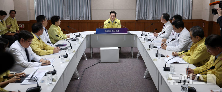 [서울=뉴시스] 고범준 기자 = 이재명 대통령이 29일 서울 중구 국립중앙의료원에서 열린 응급의료현장 간담회에서 발언하고 있다. 2025.09.29. bjko@newsis.com