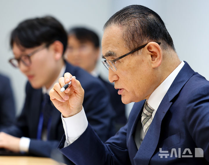 [서울=뉴시스] 고범준 기자 = 위성락 국가안보실장이 지난달 29일 서울 용산 대통령실에서 출입통신사 기자들과 인터뷰를 하고 있다. (대통령실통신사진기자단) 2025.09.30. bjko@newsis.com