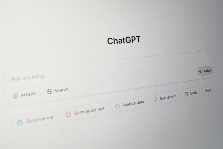 [보스턴=AP/뉴시스] 미국 매사추세츠주 보스턴에서 컴퓨터 스크린 앞에 띄워진 챗GPT(ChatGPT) 로고. 2026.05.26.