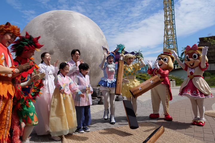 [부산=뉴시스] 롯데월드 어드벤처 부산 '민속놀이 한마당' (사진=롯데월드 어드벤처 부산 제공) 2025.09.30. photo@newsis.com *재판매 및 DB 금지
