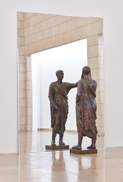 미켈란젤로 피스톨레토, 에트루리아인', 1976, 청동, 거울, 동 200×120×80cm, 거울 250×300cm *재판매 및 DB 금지