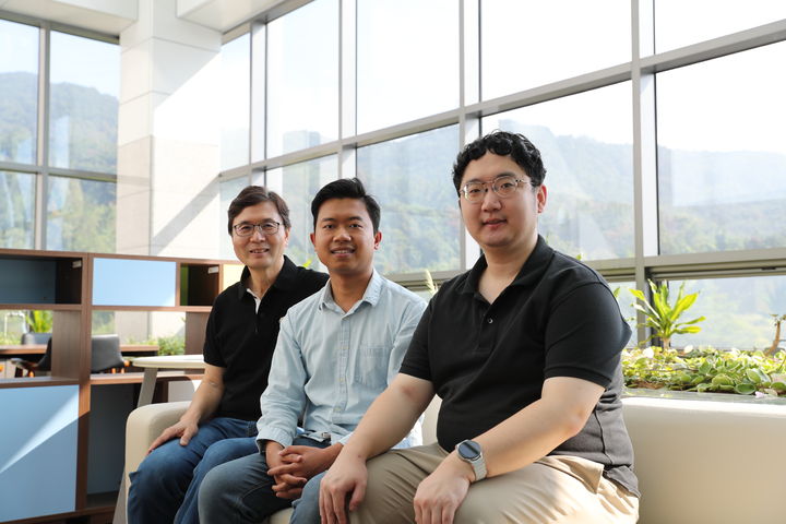  *재판매 및 DB 금지