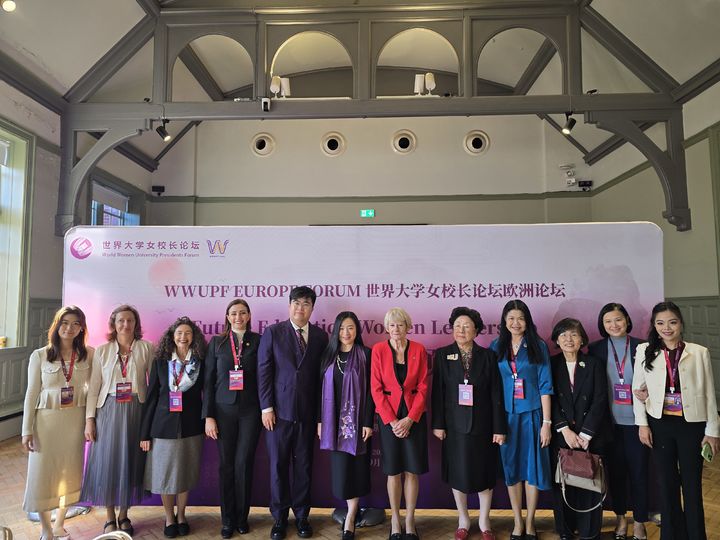 [부산=뉴시스] 학교법인 동서학원은 박동순 이사장이 최근 영국 맨체스터대학에서 열린 세계대학여성총장회의(WWUPF) 유럽포럼 연사로 초청돼 기조연설을 했다고 30일 밝혔다. (사진=동서학원 제공) 2025.09.30. photo@newsis.com *재판매 및 DB 금지