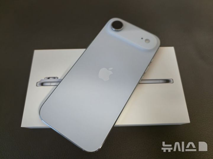 [서울=뉴시스]아이폰 에어. (사진=윤현성 기자)