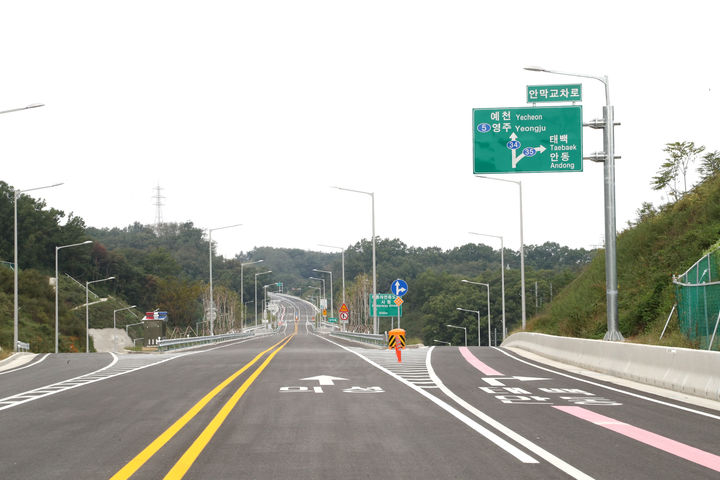 [안동=뉴시스] 경북 안동시 국도대체우회도로(용상~교리) 구간. (사진=안동시 제공) 2025.09.30. photo@newsis.com *재판매 및 DB 금지