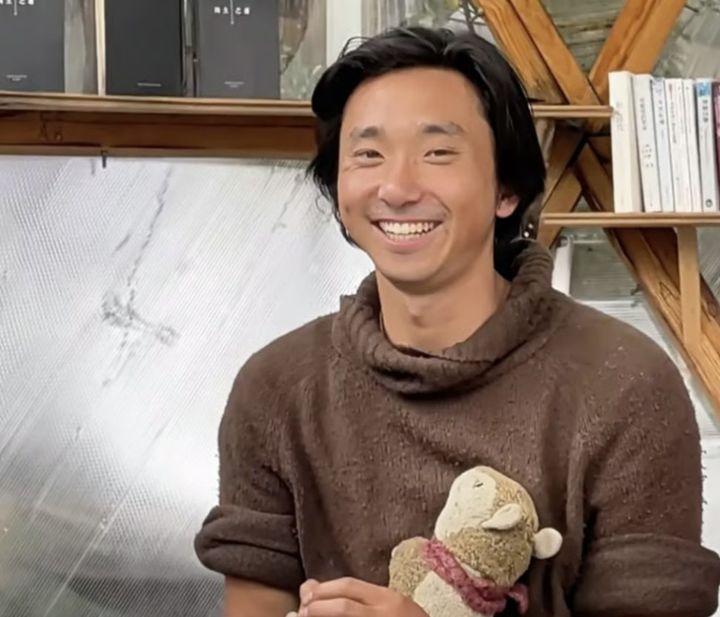 [서울=뉴시스] 엘리트 생활을 내려놓고 노숙자로 살며 한 달 100위안(약 2만원)으로 생계를 이어가는 중국의 한 청년이 화제를 모으고 있다. (사진=SCMP 갈무리) *재판매 및 DB 금지