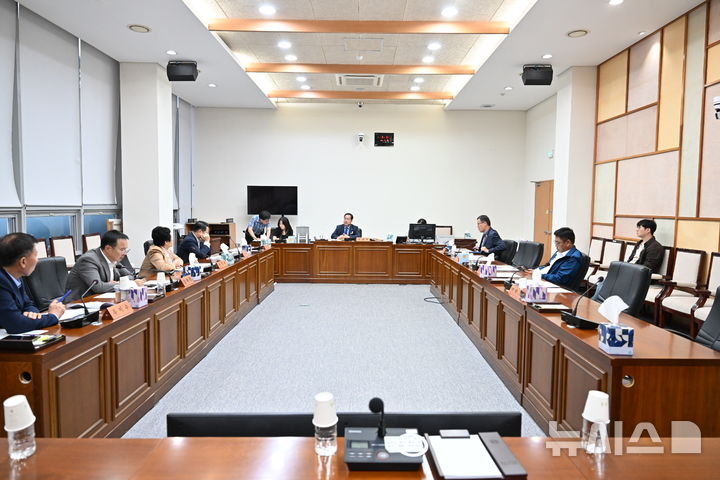 [완주=뉴시스] 완주군의회 통합반대특별위원회 긴급간담회 모습. (사진= 완주군의회 제공) *재판매 및 DB 금지