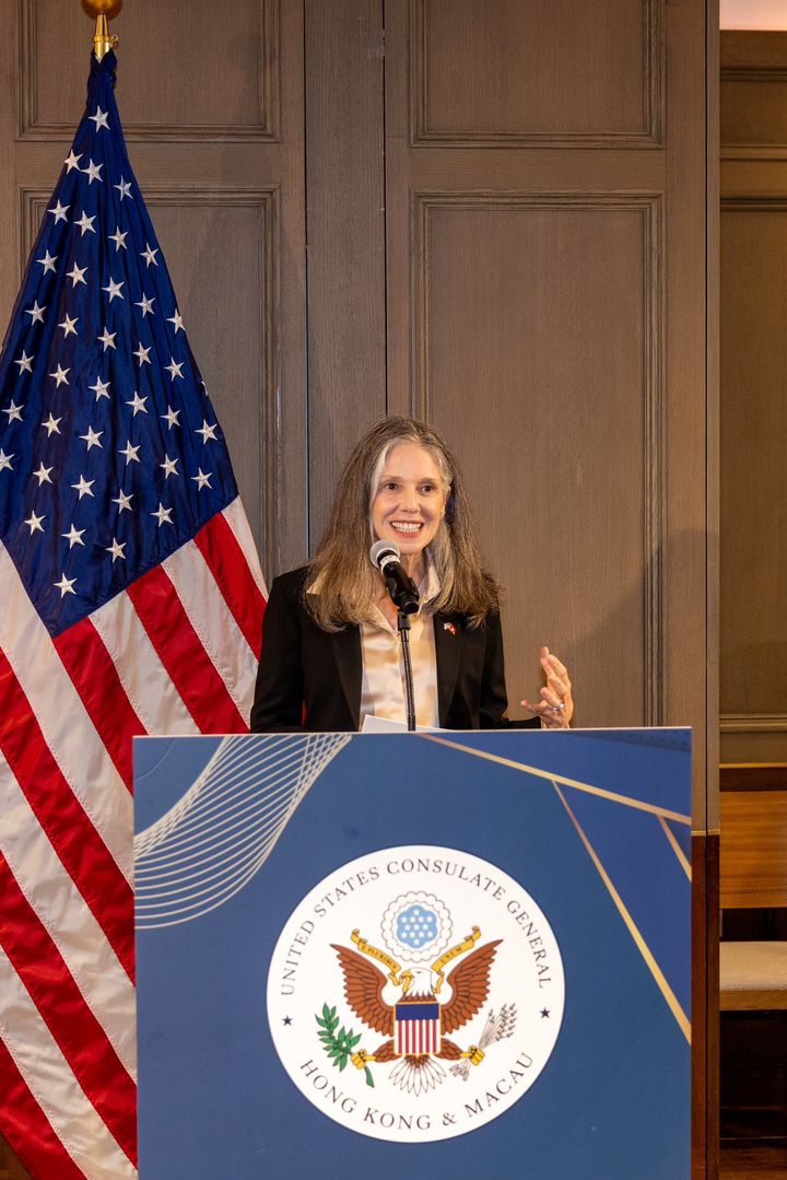 [서울=뉴시스] 30일 존 리 홍콩 행정장관이 지난달 부임한 줄리 이더 주홍콩·마카오 미국 총영사에게 중국 내정에 대한 간섭을 중단하라고 경고했다. 이디 총영사의 자료사진. <사진출처: 주홍콩·마카오 미국 총영사관> 2025.09.30