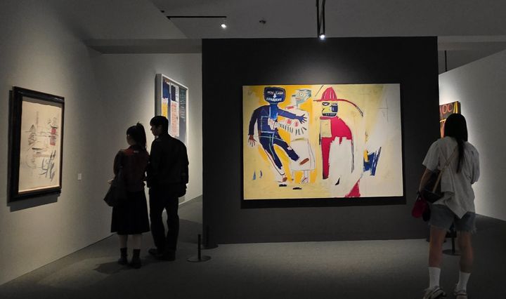 [사진=박현주 미술전문기자] 서울 동대문디자인플라자(DDP)에서 열린 '장 미셸 바스키아: 과거와 미래를 잇는 상징적 기호들' 전시 전경. 2025.09.30. hyun@newsis.com *재판매 및 DB 금지