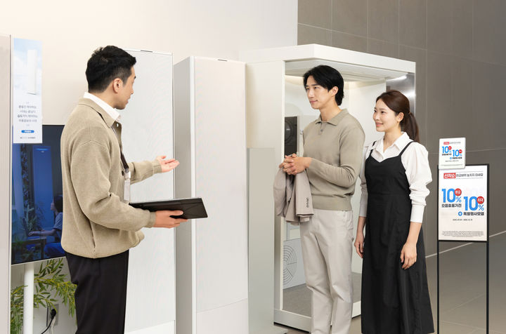 [서울=뉴시스] 으뜸가전사업'은 산업통상자원부 총괄, 한국에너지공단 주관으로 에너지소비효율 1등급 가전 제품을 구매할 경우 구매 금액의 10%, 1인당 최대 30만원까지 환급해주는 사업이다. (사진=삼성전자 제공) 2025.09.30. photo@newsis.com *재판매 및 DB 금지