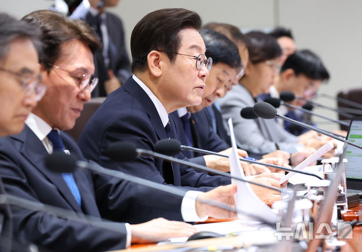 [서울=뉴시스] 고범준 기자 = 이재명 대통령이 30일 서울 용산 대통령실 청사에서 열린 제44회 국무회의에서 발언하고 있다. (대통령실통신사진기자단) 2025.09.30. bjko@newsis.com