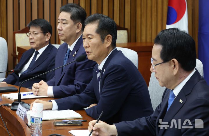 [서울=뉴시스] 조성봉 기자 = 정청래 더불어민주당 대표가 30일 오전 서울 여의도 국회에서 열린 2025 더불어민주당 전남 예산정책협의회에서 발언을 하고 있다. 2025.09.30. suncho21@newsis.com