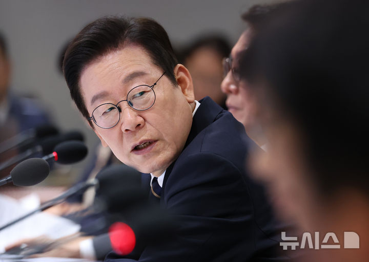 [서울=뉴시스] 고범준 기자 = 이재명 대통령이 30일 서울 용산 대통령실 청사에서 열린 제44회 국무회의에서 발언하고 있다. (대통령실통신사진기자단) 2025.09.30. bjko@newsis.com