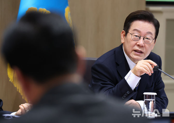 [서울=뉴시스] 고범준 기자 = 이재명 대통령이 30일 서울 용산 대통령실 청사에서 열린 제44회 국무회의에서 발언하고 있다. (대통령실통신사진기자단) 2025.09.30. bjko@newsis.com