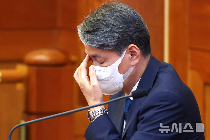 [서울=뉴시스] 조성우 기자 = 조지호 경찰청장이 30일 오후 서울 종로구 헌법재판소 대심판정에서 열린 탄핵심판 사건 2차 변론기일에 출석해 자리하고 있다. 2025.09.30. xconfind@newsis.com