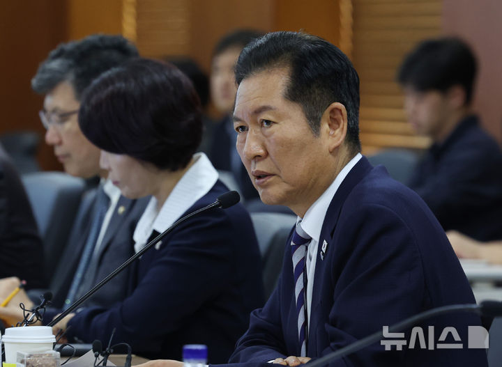 [서울=뉴시스] 김진아 기자 = 정청래 더불어민주당 대표가 30일 서울 여의도 한국거래소 서울 사무소에서 열린 '자본시장 현장 간담회'에서 발언을 하고 있다. 2025.09.30. bluesoda@newsis.com