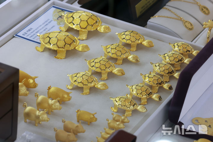 금값 사상 처음 3900달러 돌파…"美셧다운에 안전자산 선호"