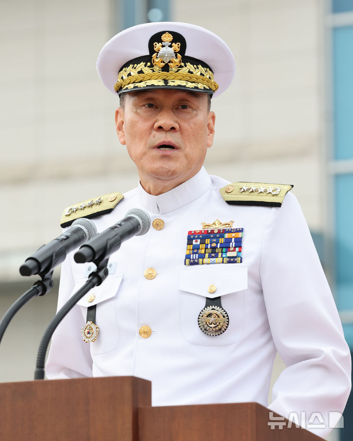 [서울=뉴시스] 황준선 기자 = '1호 인지 사건'으로 규정한 김명수 전 합동참모본부 의장이 연루된 12·3 비상계엄 관여 의혹을 들여다보는 2차 특별검사팀이 김 전 의장을 소환한다. 사진은 김 전 의장. 2026.05.19. hwang@newsis.com