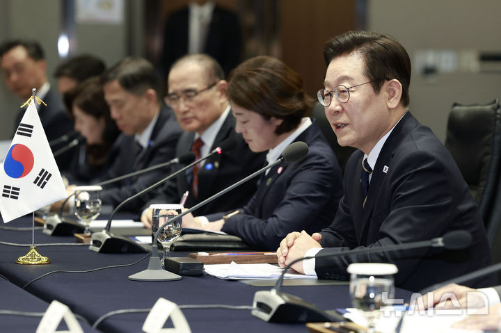 [부산=뉴시스] 최동준 기자 = 이재명 대통령이 30일 부산 누리마루 APEC 하우스에서 열린 한일 정상회담에서 발언하고 있다. 2025.09.30. photocdj@newsis.com