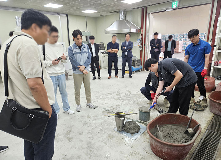 한일시멘트·한일산업, 내한·초유지 콘크리트 시연회 개최