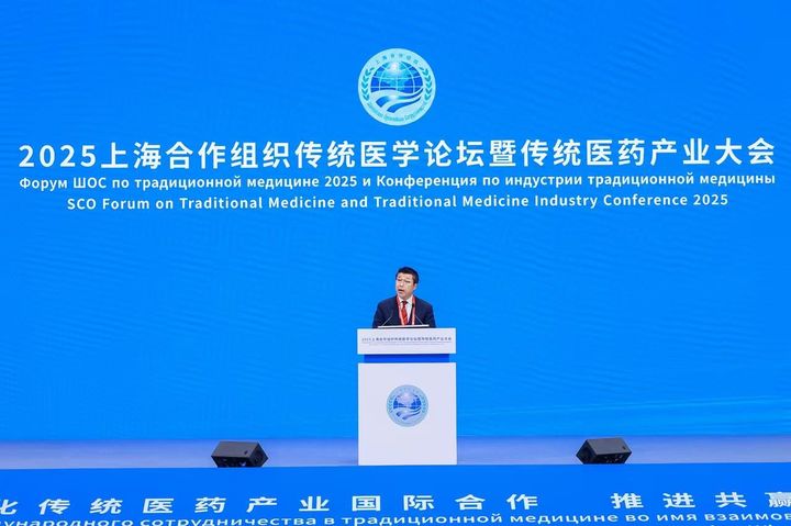 [서울=뉴시스] 경희대 김호철 교수가 '상하이협력기구 전통의학 및 전통의학산업 포럼'에서 기조연설을 하고 있다. (사진=경희대 제공) 2025.10.01. photo@newsis.com *재판매 및 DB 금지