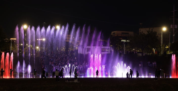 [청주=뉴시스] 충북 청주시 방서교 음악분수. (사진=청주시 제공) photo@newsis.com *재판매 및 DB 금지