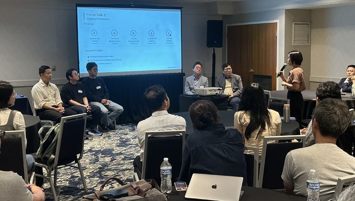 [화성=뉴시스]미국 샌프란시스코 실리콘밸리에서 진행된 화성산업진흥원의 '2025 글로벌 스타트업 이륙작전'에서 화성시 중소기업 대표가 VC 패널토크 및 IR데이에 참가해 발표하고 있다.(사진=화성산업진흥원 제공)2025.10.01.photo@newsis.com *재판매 및 DB 금지