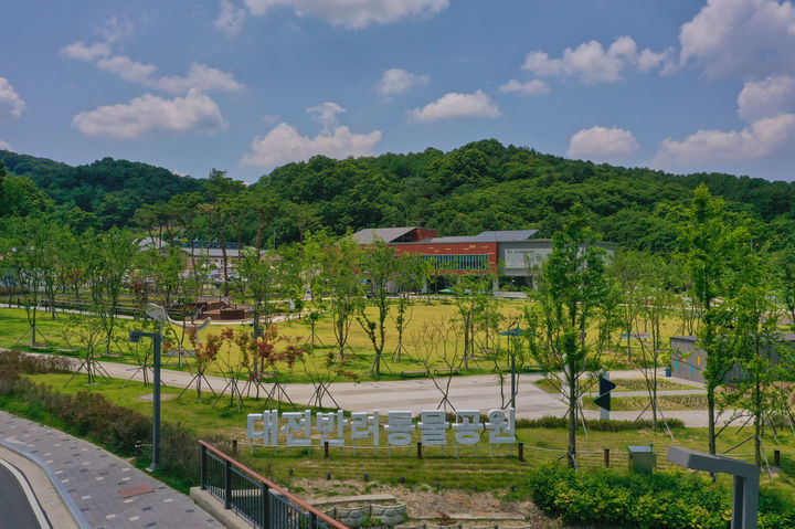 [대전=뉴시스]대전 서구 갑천생태호수공원 내 반려동물공원. 2025. 10. 01 photo@newsis.com *재판매 및 DB 금지