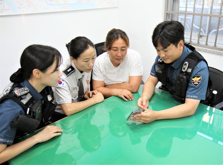[영암=뉴시스]영암경찰 '외국인 주민 신고 상담 앱' 개발. *재판매 및 DB 금지