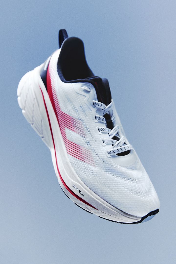 [서울=뉴시스] 프로스펙스 러닝화 '듀플렉스 GF' (사진=프로스펙스 제공) *재판매 및 DB 금지