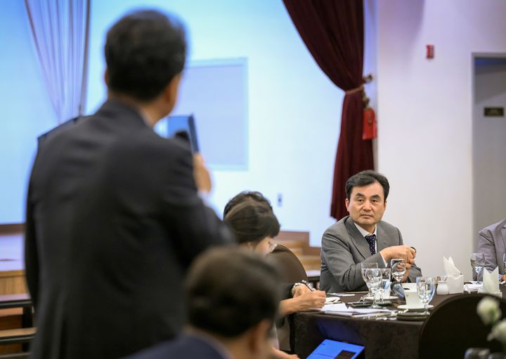 [서울=뉴시스] 안규백 국방부 장관은 9월 30일 서울 용산 국방컨벤션에서 취임 후 첫 출입기자단과의 만찬 간담회를 가졌다. (사진=국방부 제공) 2025.10.01. photo@newsis.com *재판매 및 DB 금지