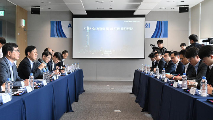 구윤철 경제부총리 겸 기획재정부 장관이 1일 경기 성남시 HD현대 글로벌 R&D 센터에서 열린 'AI 대전환 릴레이 현장 간담회'에서 발언하고 있다.(사진 : 기재부 제공) *재판매 및 DB 금지