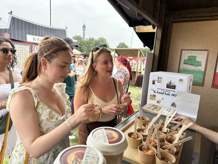 [세종=뉴시스]유럽 K-푸드 홍보부스 현장. (사진=한국농수산식품유통공사 제공) *재판매 및 DB 금지