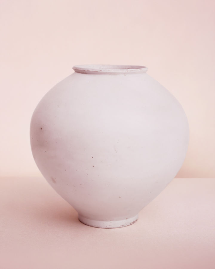 구본창 'Vessel (JUN 07)'(2010) Archival pigment print Image size: 63 × 50 cm / Frame size: 91 × 77 cm Courtesy of the artist and Kukje Gallery © 구본창 *재판매 및 DB 금지