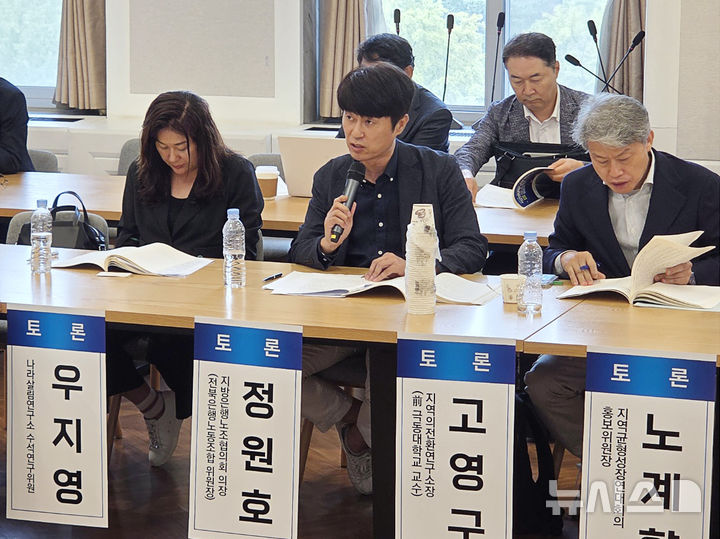[전주=뉴시스]윤난슬 기자 = 토론에 나선 정원호 전북은행 노동조합 위원장. (사진=전북은행 제공) photo@newsis.com