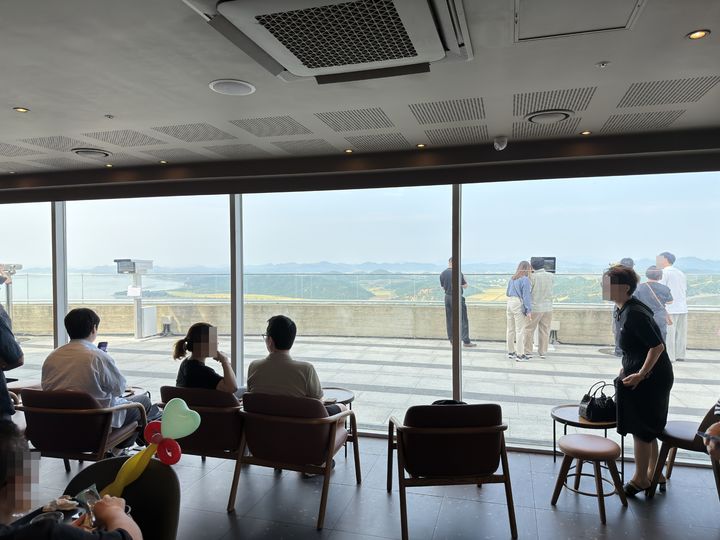 [서울=뉴시스] 김민성 기자 = 스타벅스 애기봉생태공원점에서 본 전망. kms@newsis.com. *재판매 및 DB 금지