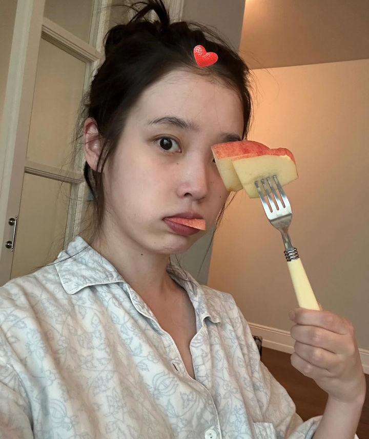 [서울=뉴시스] 가수 겸 배우 아이유. (사진=아이유 인스타그램 캡처) 2025.10.01. photo@newsis.com *재판매 및 DB 금지