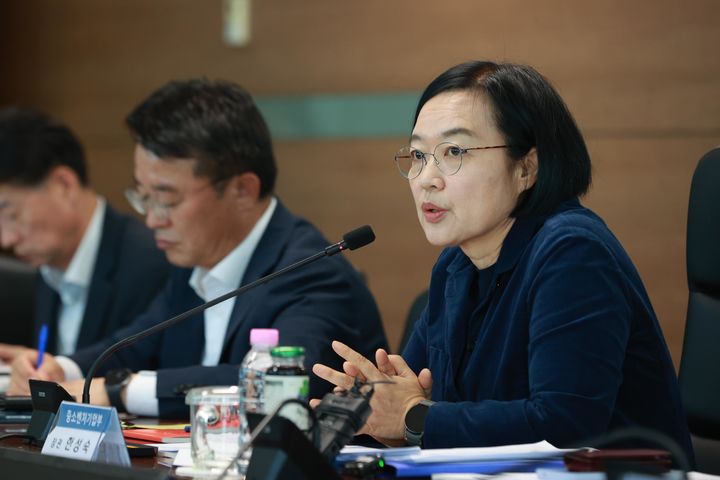 [서울=뉴시스] 한성숙 중소벤처기업부 장관이 지난 1일 서울 영등포구 기술보증기금 서울지점에서 열린 '중기부-공공기관 정책협의회'에서 발언하고 있다. (사진=중소벤처기업부 제공) 2025.10.15. photo@newsis.com *재판매 및 DB 금지