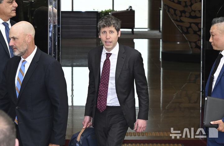 "앤트로픽보다 빠르게" 오픈AI, 올해 4분기 IPO 준비 착수