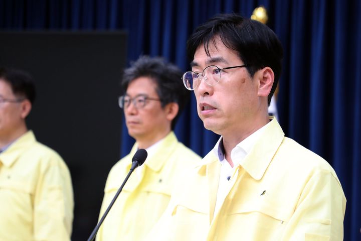 [서울=뉴시스] 김민재 중앙재난안전대책본부 제1차장이 1일 오후 세종시 도움로 정부세종청사 중앙동 브리핑실에서 국가정보자원관리원 행정정보시스템 화재 관련 브리핑을 하고 있다. (사진=행정안전부 제공) 2025.10.01. photo@newsis.com *재판매 및 DB 금지