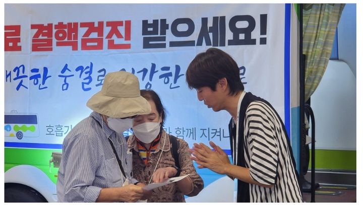 [서울=뉴시스] 프로메디우스는 지난 26일부터 28일까지 부산 벡스코에서 열린 '키메스 부산 2025'에서 흉부 X-ray 기반 골다공증 선별 AI 소프트웨어 '오스테오 시그널(Osteo Signal)' 시연을 진행했다고 2일 밝혔다. (사진=프로메디우스 제공) 2025.10.02. photo@newsis.com *재판매 및 DB 금지